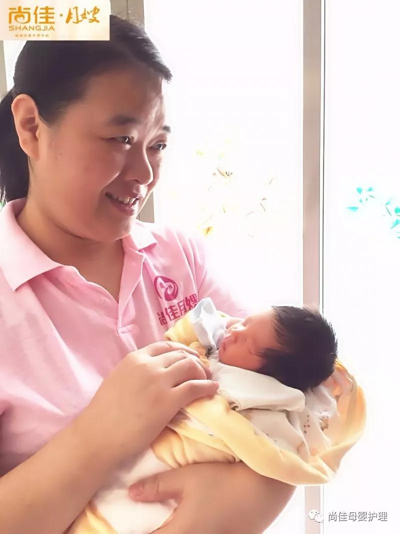 尚佳專(zhuān)業(yè)月嫂 | 母親生病丨 是否需停止哺乳？